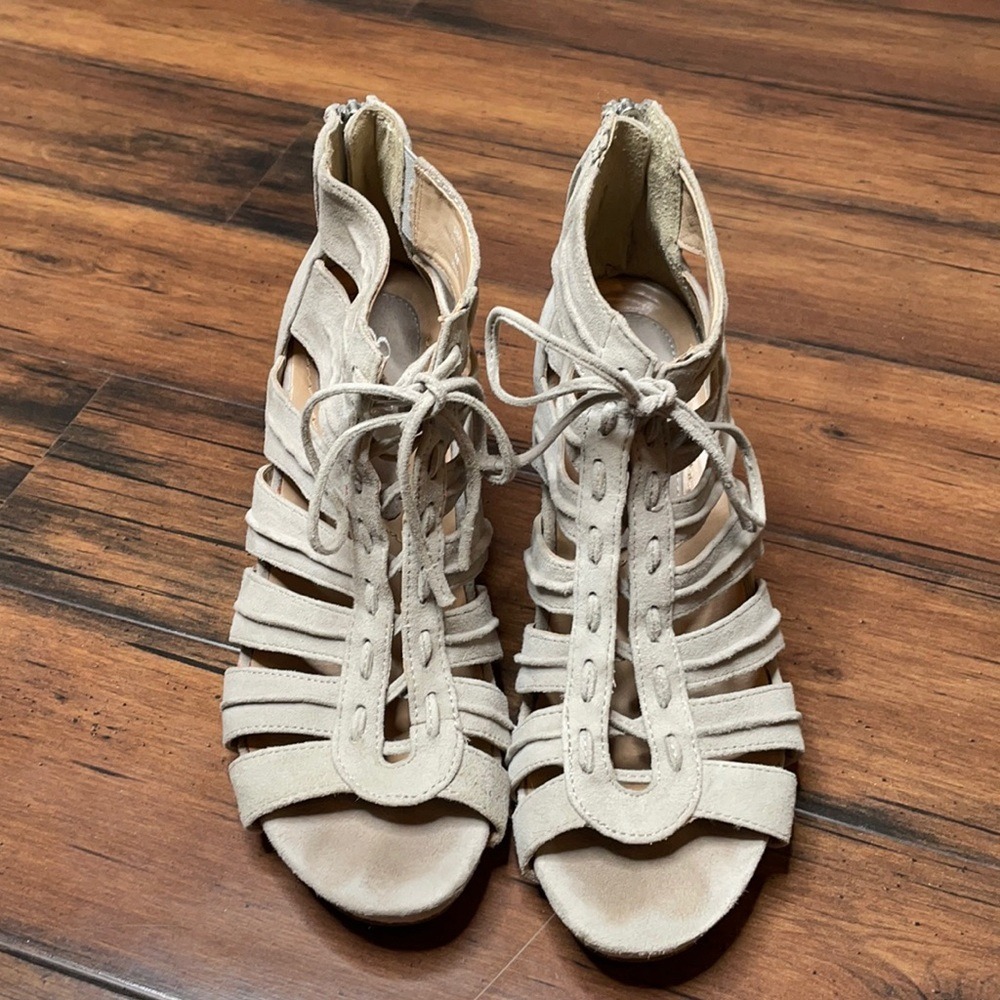 Earthies gray open toe heel size 9